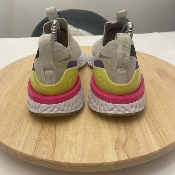 NIKE EPIC PHANTOM REACT Flyknit Women's Size 8 Shoes Sneakers CI12290-100 - Picture 4 of 8